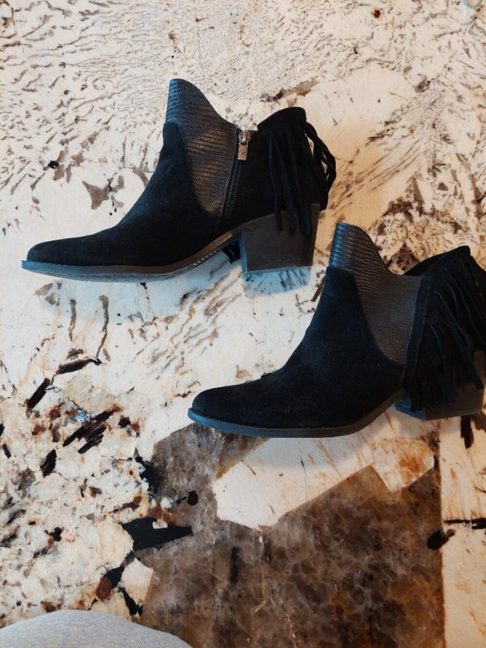 Reba fringed, size zip, black suede western boots size 9.5